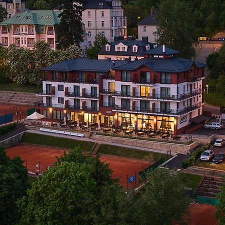 Wellness Hotel Queens 玛丽亚温泉 外观 照片