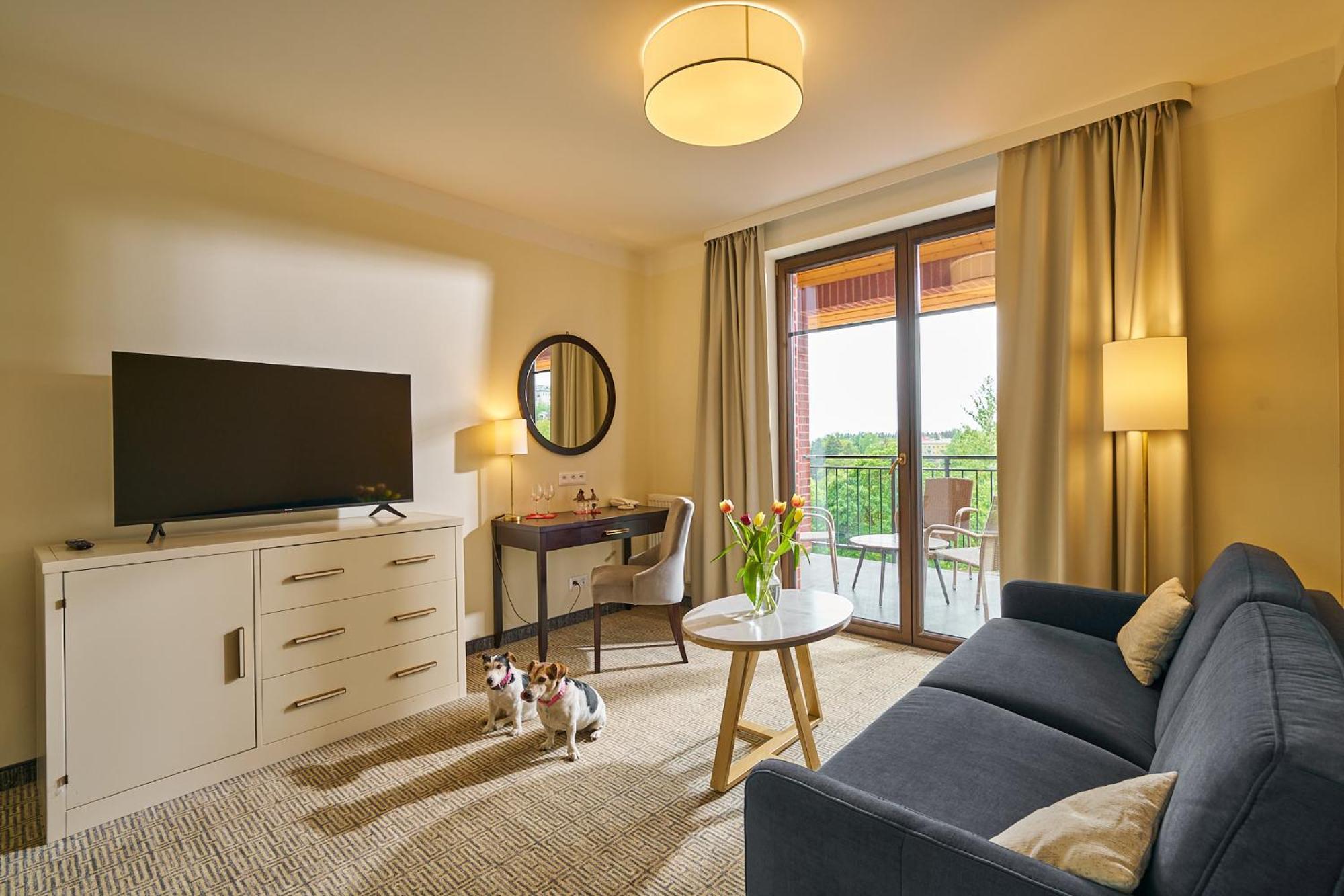 Wellness Hotel Queens 玛丽亚温泉 外观 照片