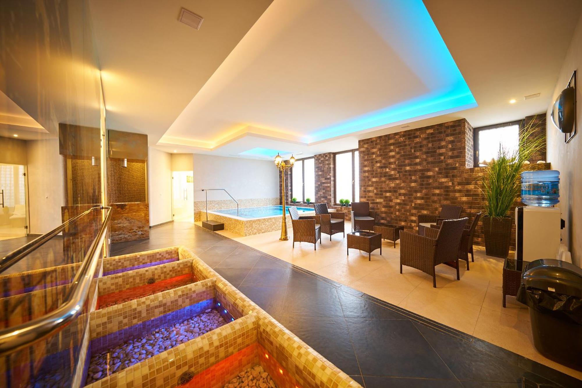 Wellness Hotel Queens 玛丽亚温泉 外观 照片