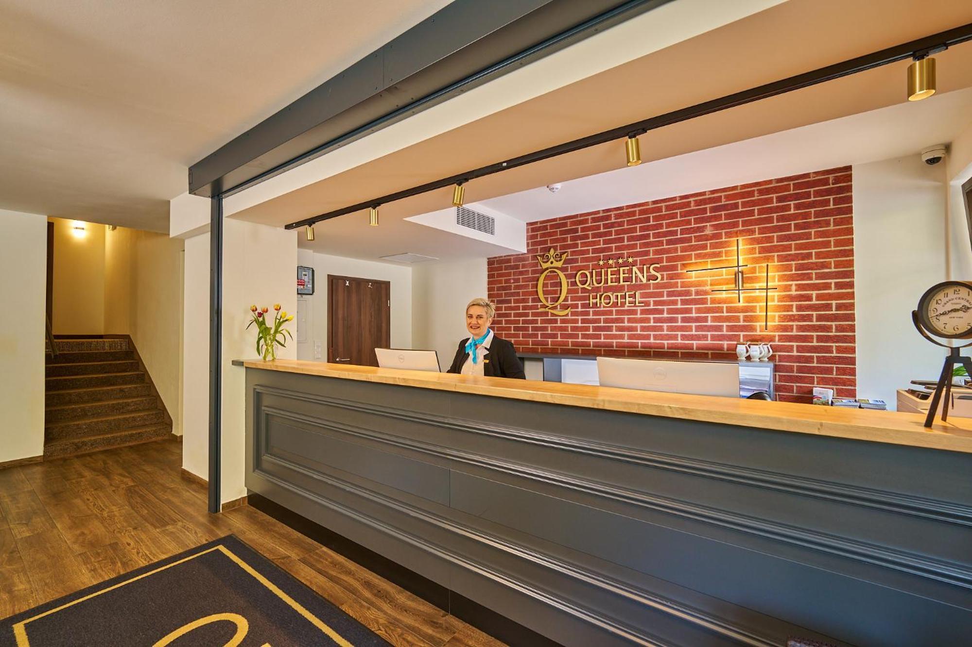 Wellness Hotel Queens 玛丽亚温泉 外观 照片