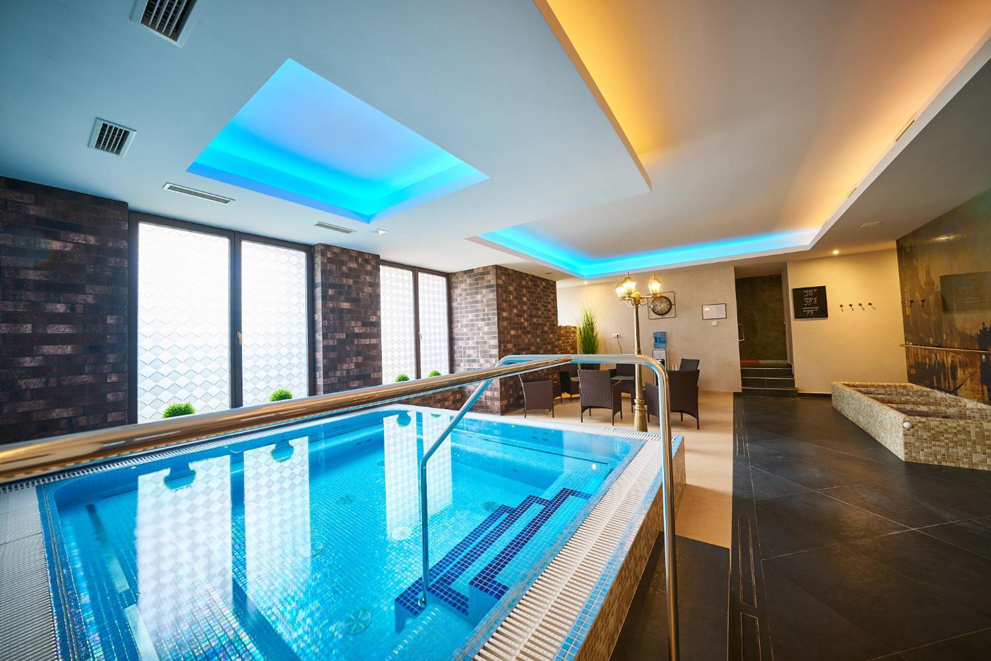 Wellness Hotel Queens 玛丽亚温泉 外观 照片