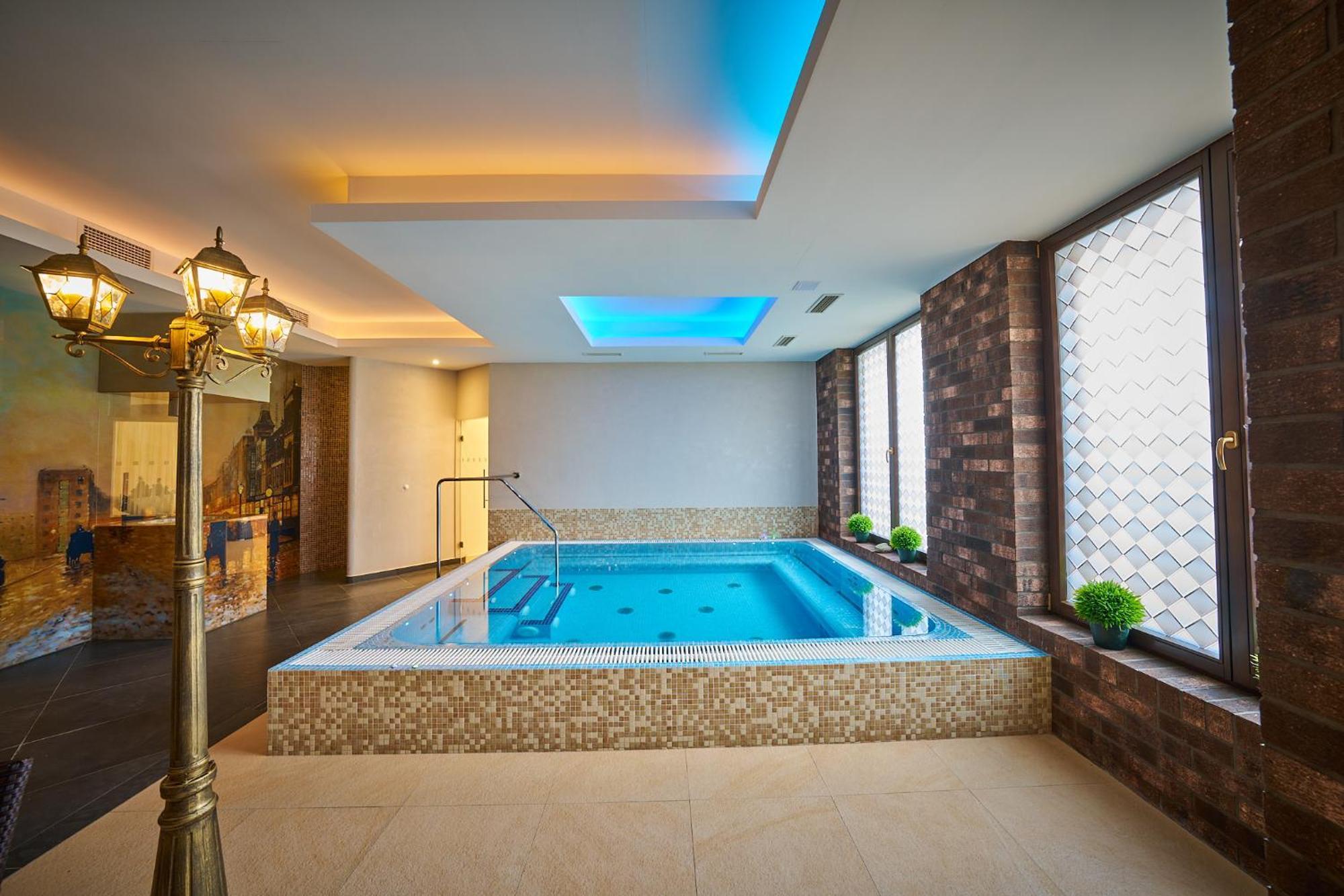 Wellness Hotel Queens 玛丽亚温泉 外观 照片