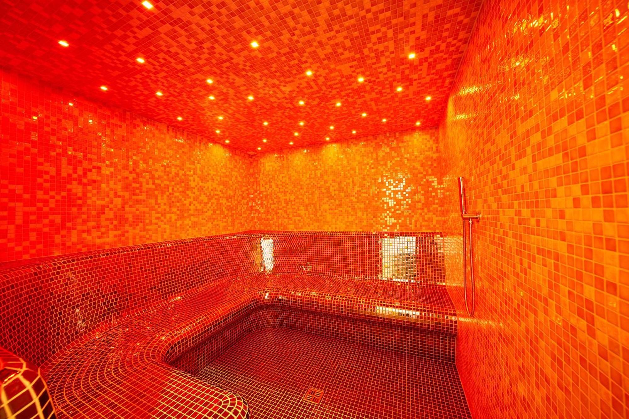 Wellness Hotel Queens 玛丽亚温泉 外观 照片